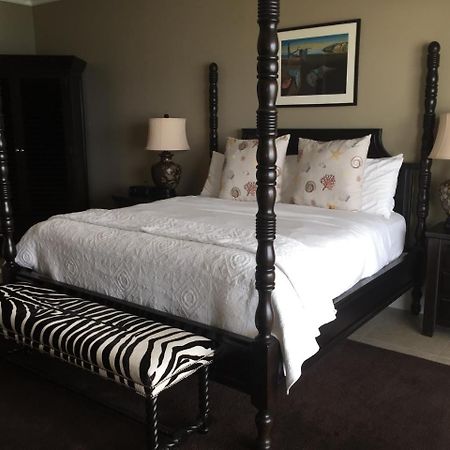 Caribbean Club Boutique Hotel, Grand Cayman Dog City 외부 사진